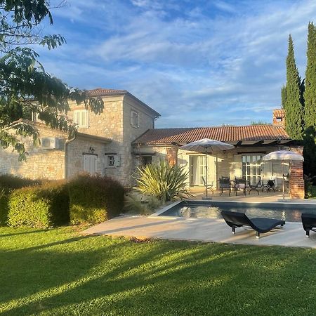 Villa Melissa - Istrisches Steinhaus Mit Pool In Guter Lage Sveti Lovrec Pazenaticki Exterior foto