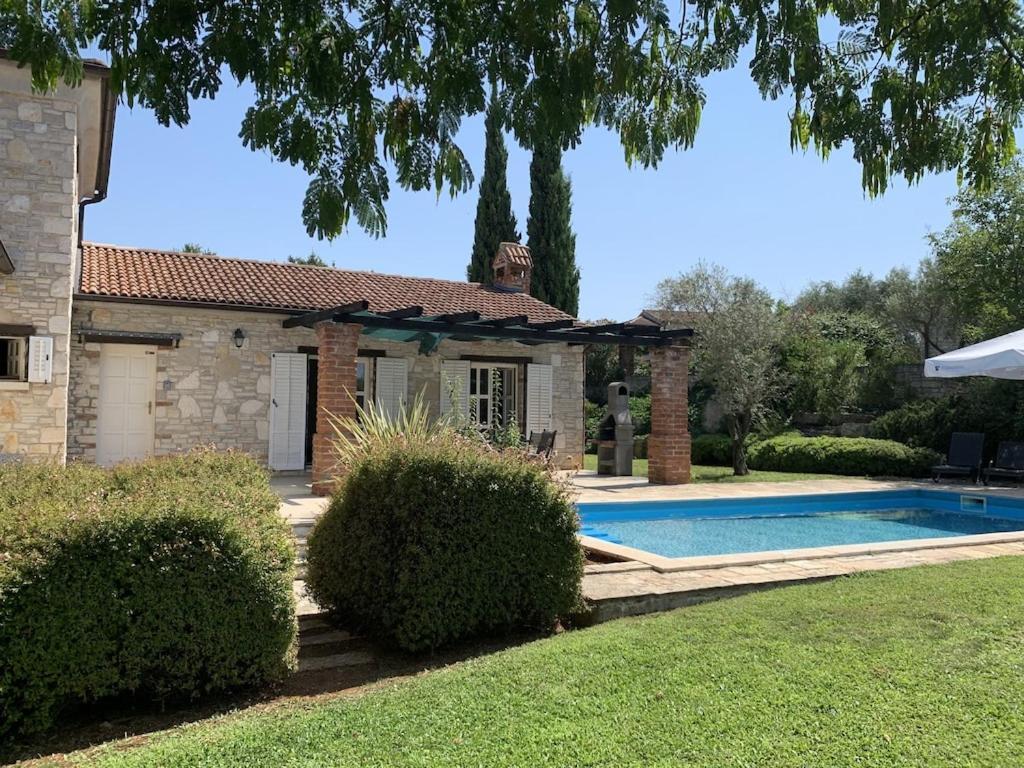 Villa Melissa - Istrisches Steinhaus Mit Pool In Guter Lage Sveti Lovrec Pazenaticki Exterior foto